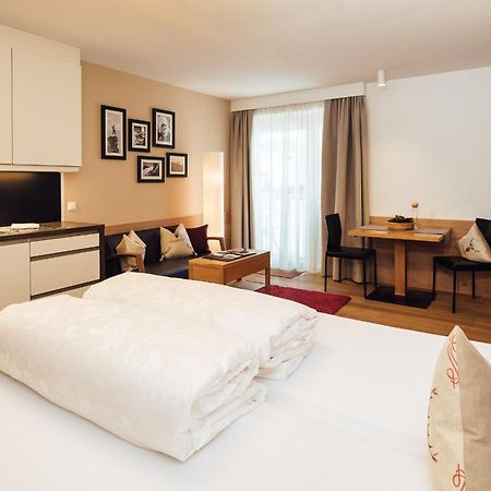 Schneeweiss Lifestyle - Apartments - Living Serfaus Quarto foto